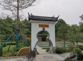 墓区入口